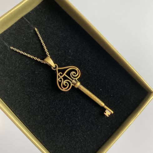 TAYLOR SWIFT 'CAPTURE IT, REMEMBER IT' FEARLESS ERA VAULT KEY NECKLACE